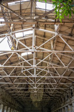 Terk edilmiş çelik çerçeve otomobil üretim atölyesi