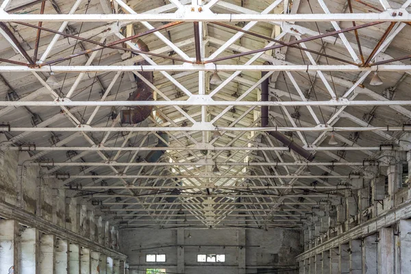 Terk edilmiş çelik çerçeve otomobil üretim atölyesi