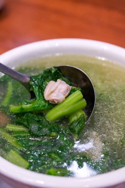 Bir kase lezzetli çita hardal çorbası.