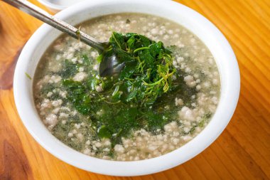 Lezzetli bir Çin yemeği, Lean Lei Gong Kök Çorbası.