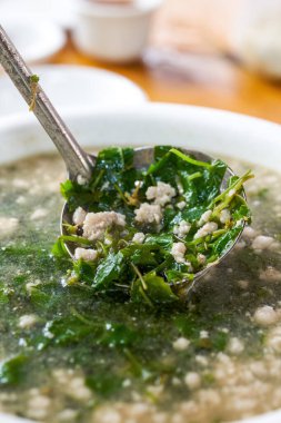 Lezzetli bir Çin yemeği, Lean Lei Gong Kök Çorbası.