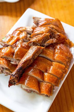 Lezzetli ve cezbedici Kanton usulü kavurmalı kavurmalı, iyi kızartılmış kaz.