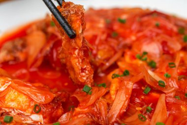 Lezzetli bir Çin yemeği, beş söğütlü sahanda yumurta.