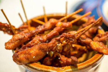 Lezzetli ve Kızarmış Tavşan Şişleri