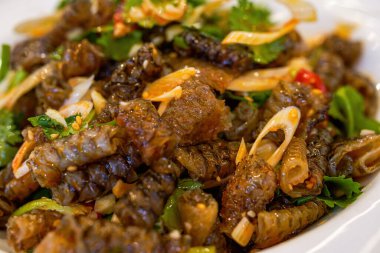 Lezzetli bir Çin yemeği, soğuk balık derisi.