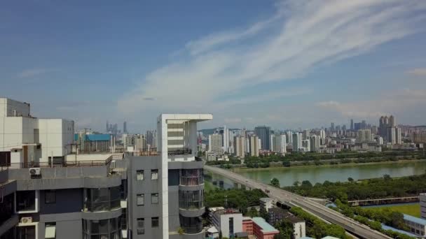 Luchtfoto Close Van Een Hoogbouw Woongebouw Aan Rivier Nanning Guangxi — Stockvideo