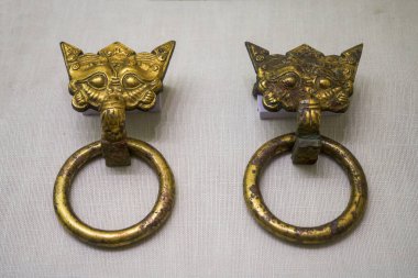 Antik Çin Han Hanedanı 'nın müzedeki kültürel kalıntıları, altın tokmak.