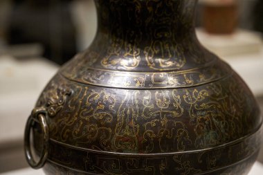 Han Hanedanlığı 'nın müzedeki antik Çin kültürü kalıntıları, kilden şişeler ve konteynırlar.