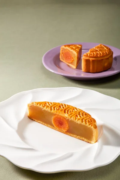 Cantonese Style Traditional Egg Yolk Lotus Paste Mooncake Chinese Mid — Φωτογραφία Αρχείου