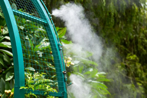 Iron Frame Sprinklers Watering Plants Garden Spraying Water — Stockfoto