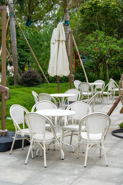 White Table Chair Arrangement Chandelier Outdoor Tent Party — Zdjęcie stockowe