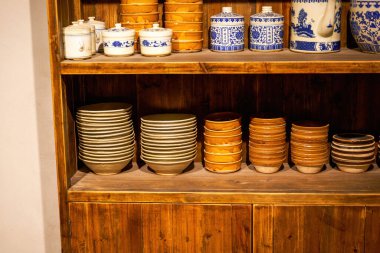 Cutlery rack and cutlery arrangement in traditional Chinese restaurant