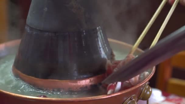 Two People Eating Old Beijing Hot Pot Mutton Copper Pot — Stockvideo