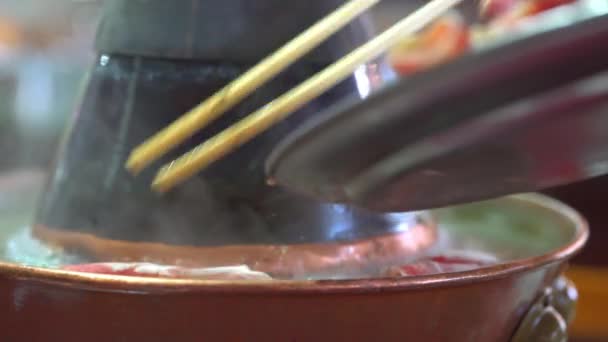 Two People Eating Old Beijing Hot Pot Mutton Copper Pot — Vídeo de Stock