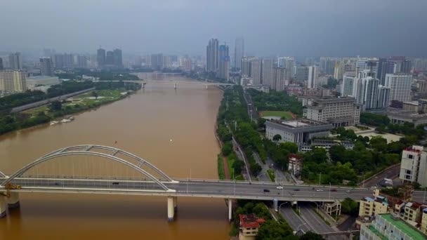 Puente Cruce Del Río Yongjiang Edificios Ciudad Nanning Guangxi China — Vídeo de stock