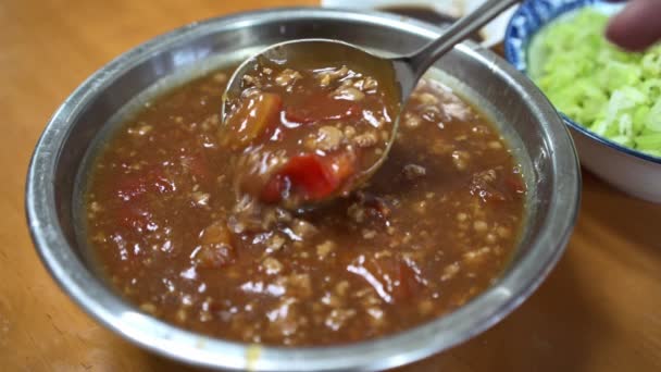 Uma Tigela Delicioso Molho Mergulho Seco Molho Carne Picada Tomate — Vídeo de Stock