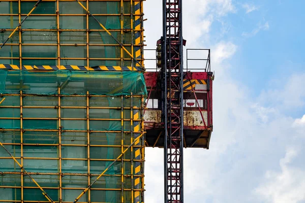 Крупним Планом Тимчасовий Будівельний Ліфт Використовується Будівельному Майданчику — стокове фото