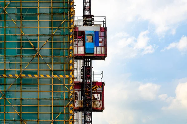 Крупним Планом Тимчасовий Будівельний Ліфт Використовується Будівельному Майданчику — стокове фото