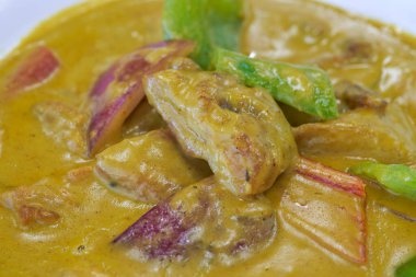 Lezzetli ve cezbedici bir tavuk pirzolası.