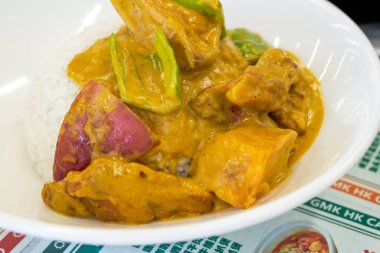 Lezzetli ve cezbedici bir tavuk pirzolası.