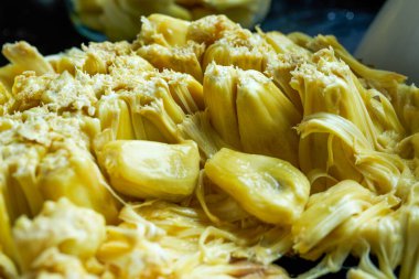 Taze ve tatlı bir meyve, ananas.