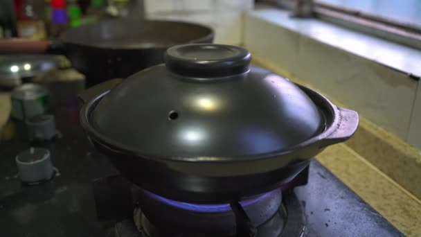 Chef Uma Cozinha Cantonesa Está Fazendo Uma Caçarola Frango Estilo — Vídeo de Stock