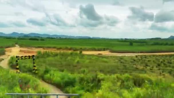 Landskapet Langs Veien Til Høyhastighetstoget Som Passerer Gjennom Guangxi Utendørs – stockvideo