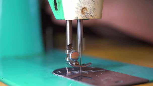 Uma Máquina Costura Mecânica Vintage Tradicional Retro Execução — Vídeo de Stock