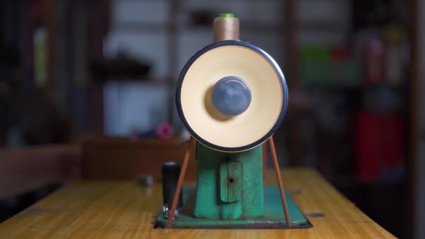 Running Retro Traditional Vintage Mechanical Sewing Machine — Stock Video