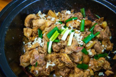 Lezzetli bir Kanton yemeği, Kee Kee Kum Ginger Tavuk Güveci