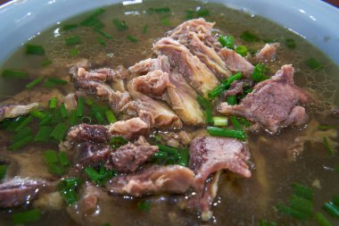 Bir kase lezzetli ve güzel kokulu Kanton usulü et çorbası.