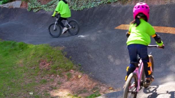 Pista Bicicletas Todoterreno Para Niños Parque Aire Libre — Vídeos de Stock