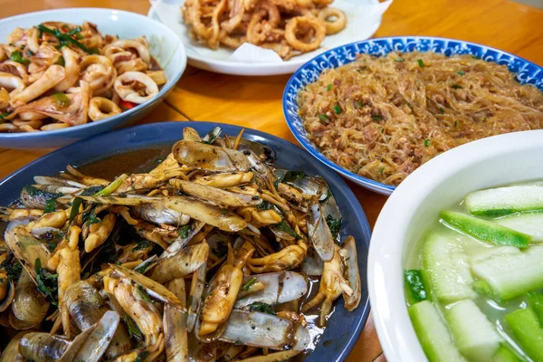 魚介類の心のこもったテーブル中国料理 — ストック写真