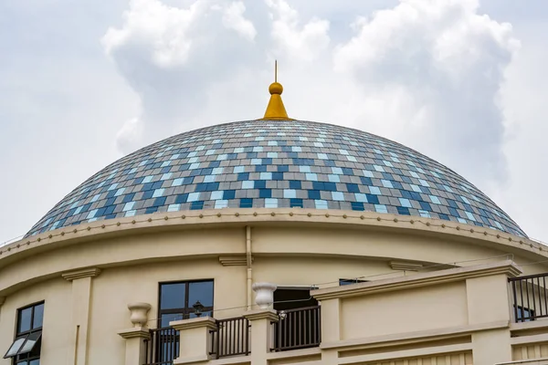 Uma Cúpula Azulejo Azul Edifício Com Telhado Ouro — Fotografia de Stock