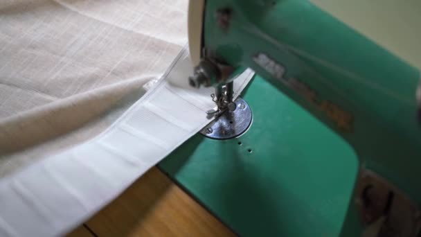 传统缝纫机缝纫布针头的特写 — 图库视频影像