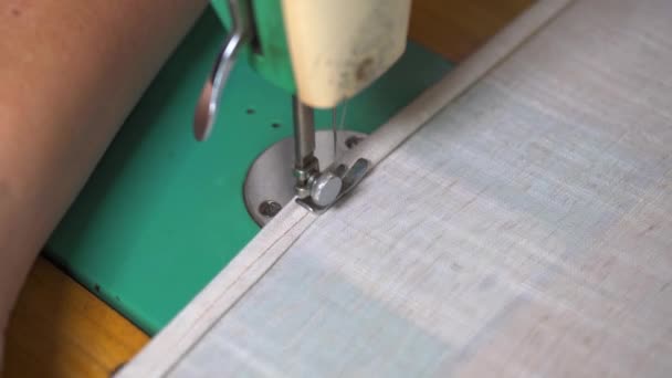 Primer Plano Las Agujas Del Tejido Costura Tradicional Máquina Coser — Vídeos de Stock
