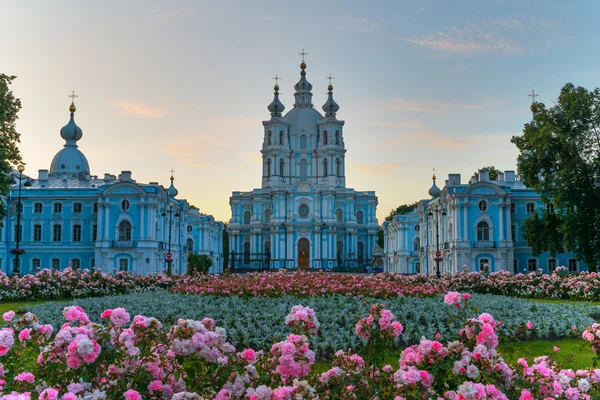Smolny Cathedral. St. Petersburg. Early morning. — Stock Photo, Image