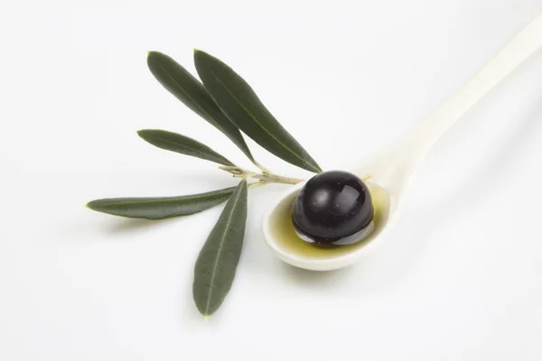 Черное оливковое масло — стоковое фото