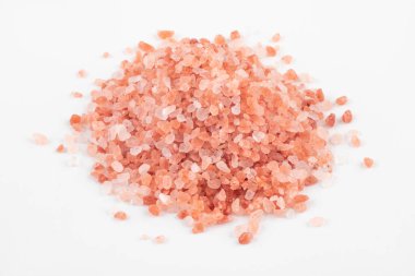 Himalaya pembe tuzu beyaz arka planda.