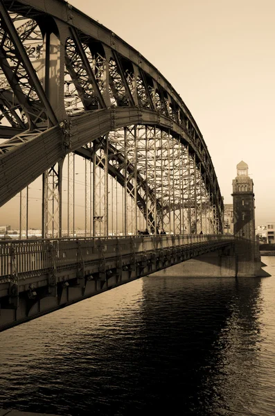 Le pont bolcheokhtinsky dans le noir et blanc Photos De Stock Libres De Droits