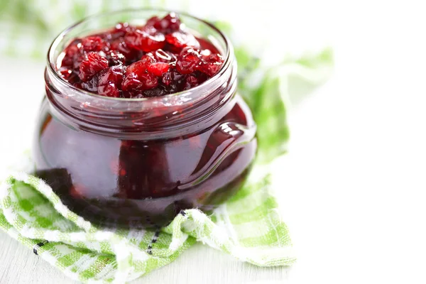 Cranberry saus in glazen pot — Stockfoto