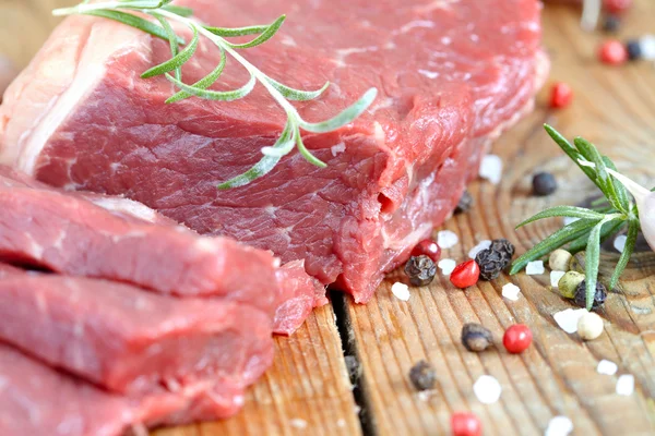 Carne crua de bovino — Fotografia de Stock