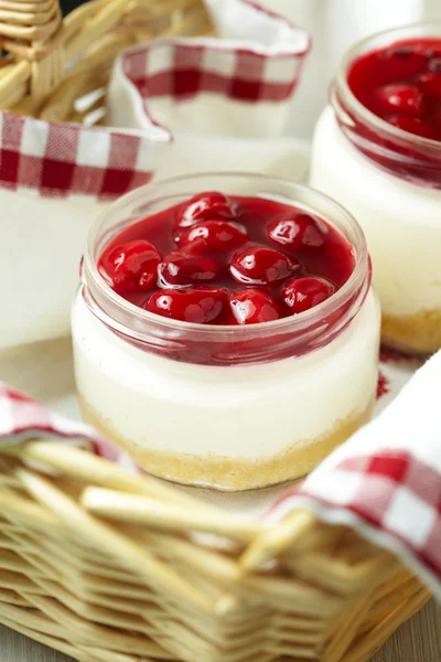 Bolo de queijo de cereja — Fotografia de Stock