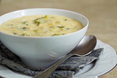 Çedar ve brokoli çorbası