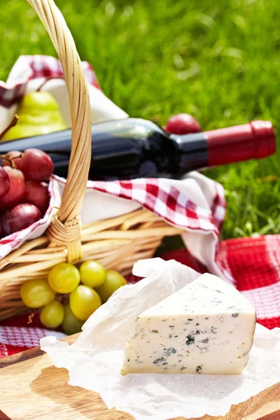 Cesta de picnic romántica — Foto de Stock