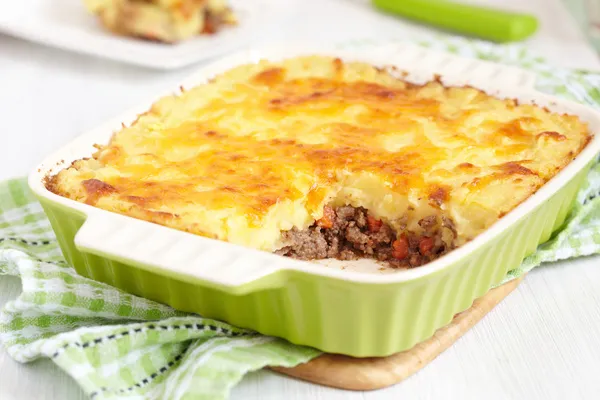 Cottage pie in baking dish — Stock Photo, Image