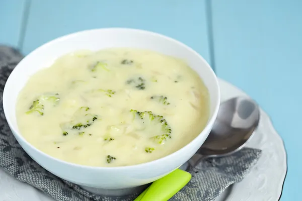 Brócolos e sopa de cheddar — Fotografia de Stock