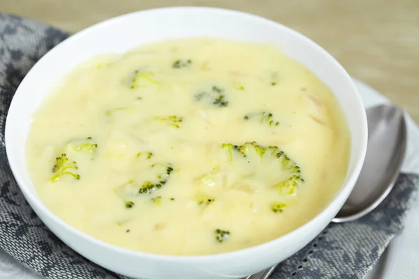 Brócolos e sopa de cheddar — Fotografia de Stock