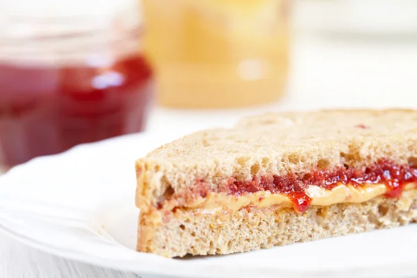 Jordnötssmör och gelésmörgås — Stockfoto