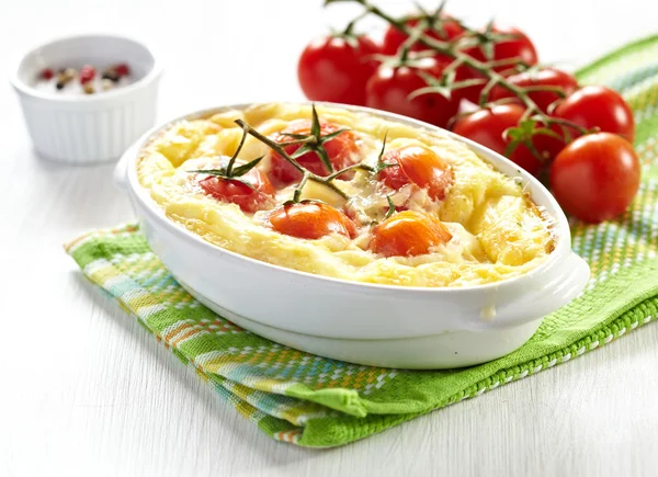 Pomidor zapiekany z serem i cukinią — Zdjęcie stockowe